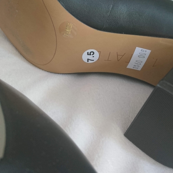 Leather Pumps w/Chunky Heel - Picture 2 of 6